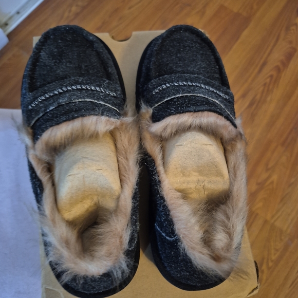 Ellis Wool Loafer (Women)
UGG® - Picture 5 of 12